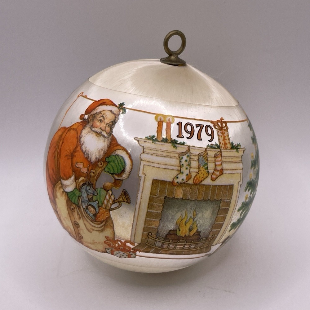 Vintage 1979‎ Hallmark Keepsake Satin Wrapped Christmas Ornament